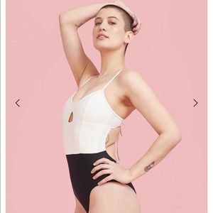 Summersalt Swan Dive One Piece Swimsuit Black White Colorblock Size 2